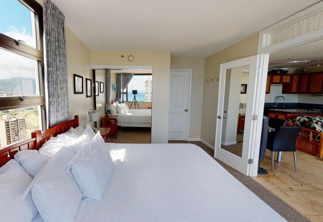 Sea View Condos At The Waikiki Banyan - Free Parking! Honolulu Luaran gambar