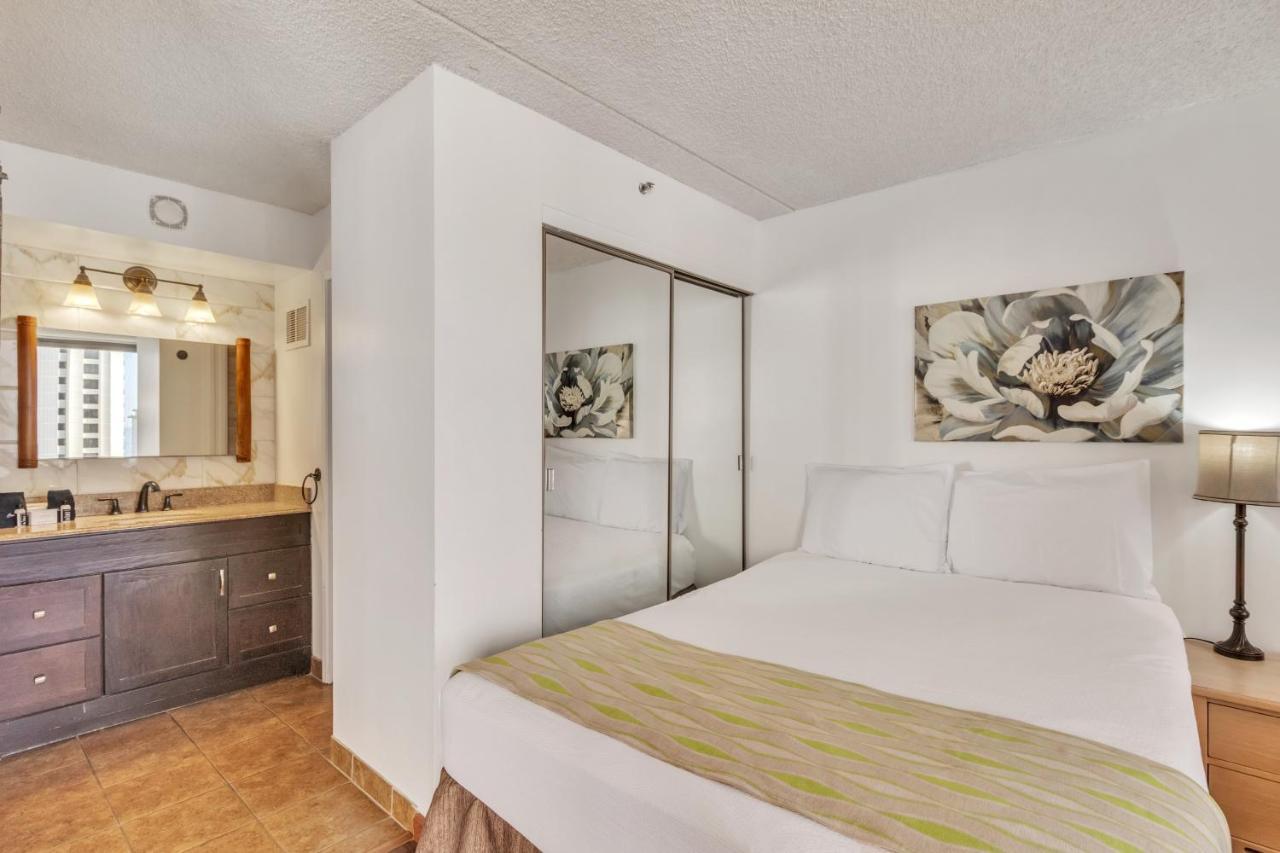Sea View Condos At The Waikiki Banyan - Free Parking! Honolulu Luaran gambar