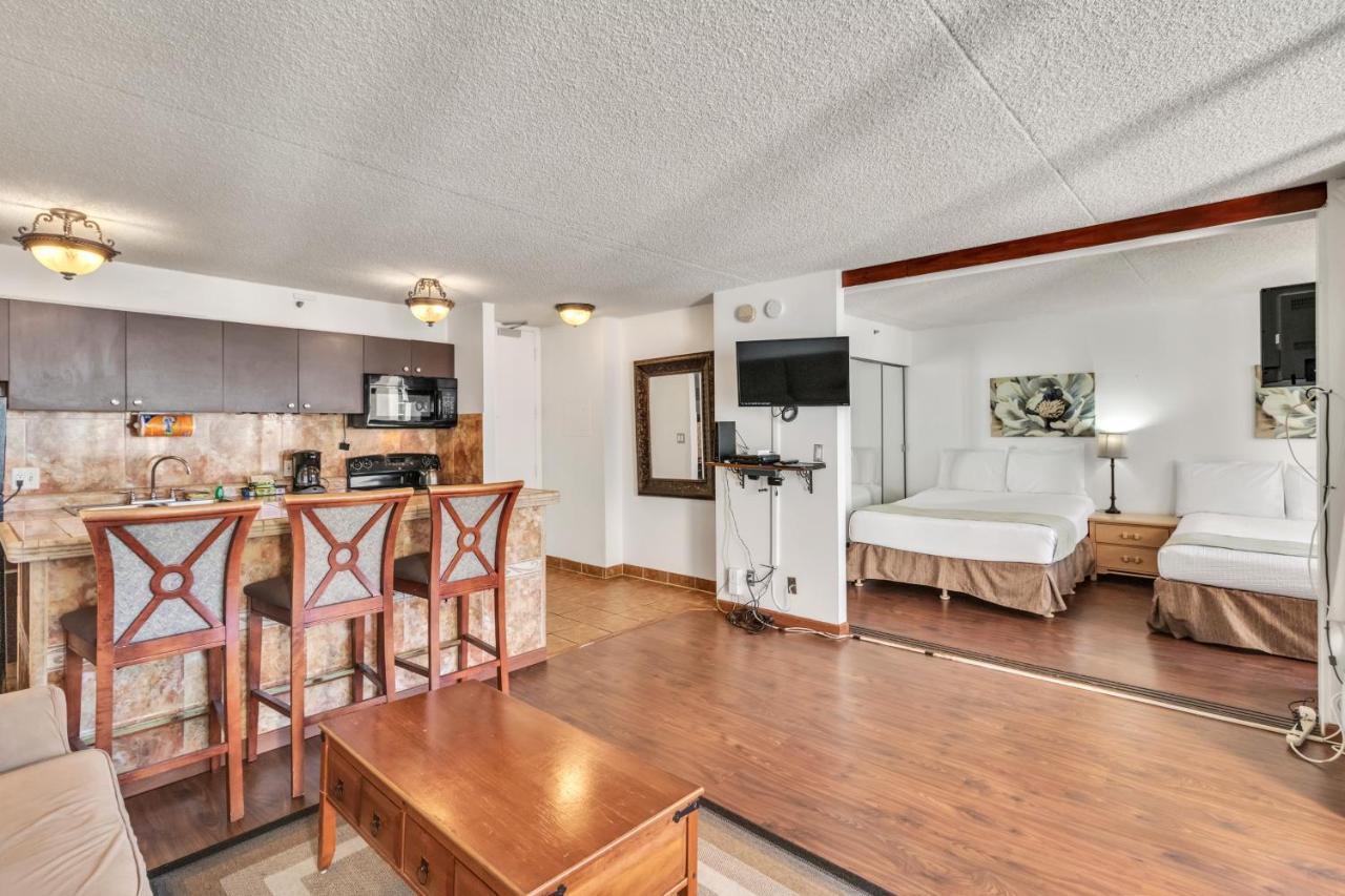 Sea View Condos At The Waikiki Banyan - Free Parking! Honolulu Luaran gambar