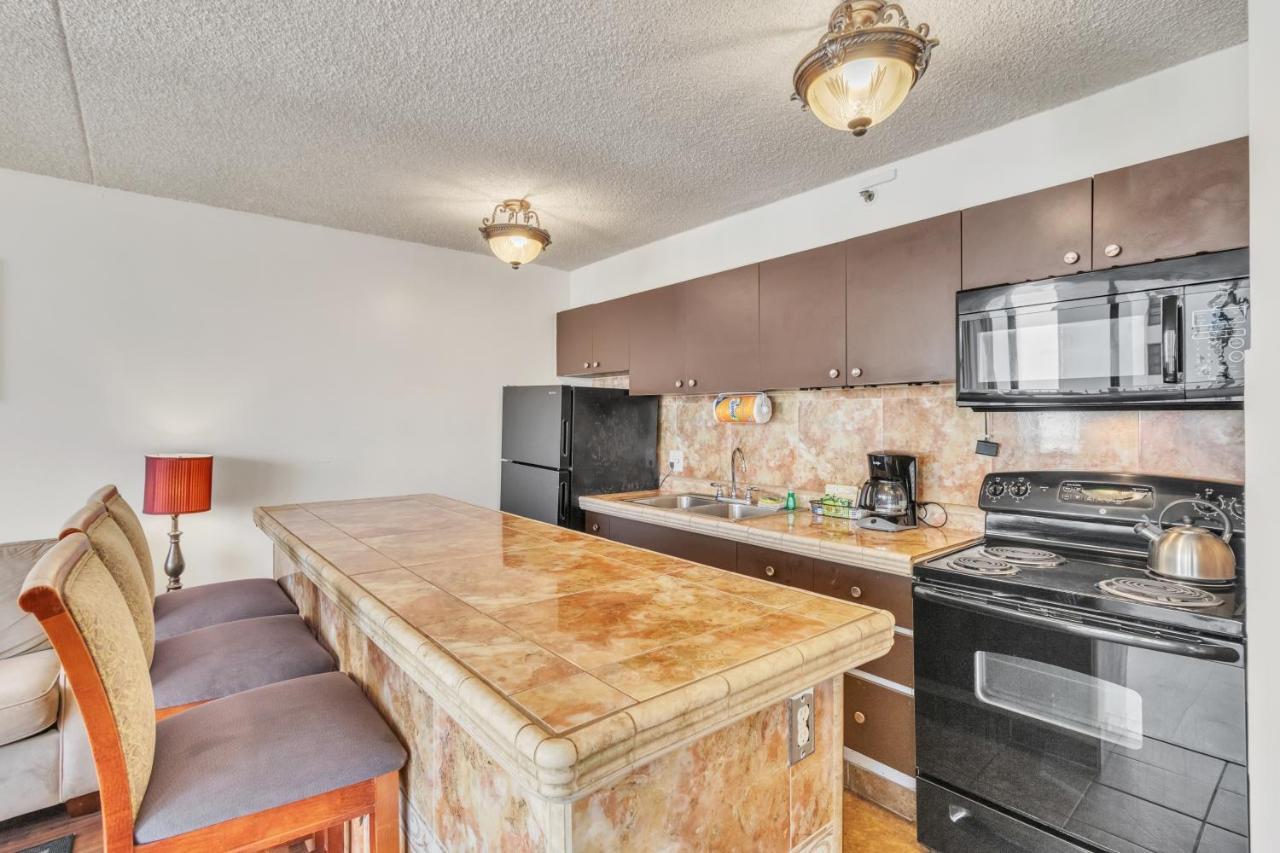 Sea View Condos At The Waikiki Banyan - Free Parking! Honolulu Luaran gambar