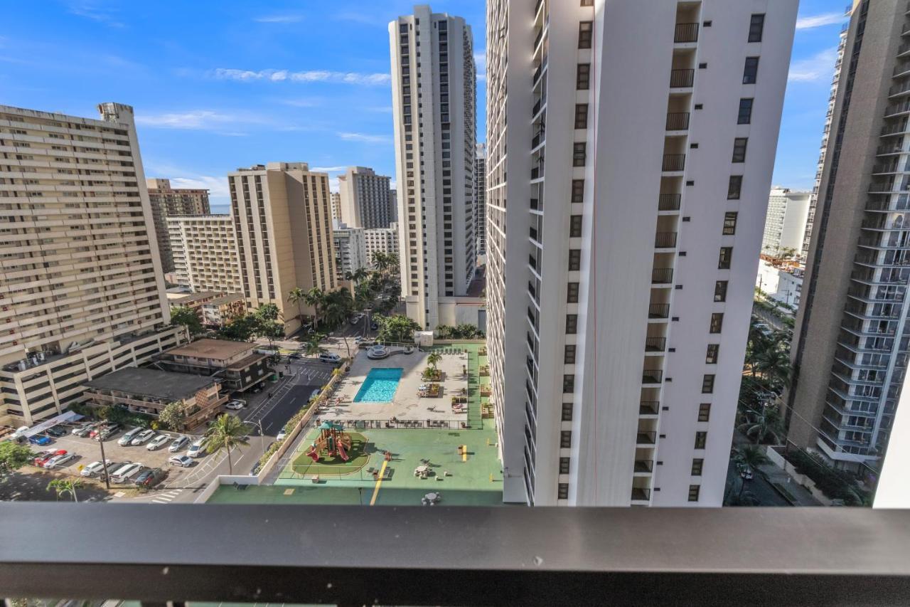 Sea View Condos At The Waikiki Banyan - Free Parking! Honolulu Luaran gambar