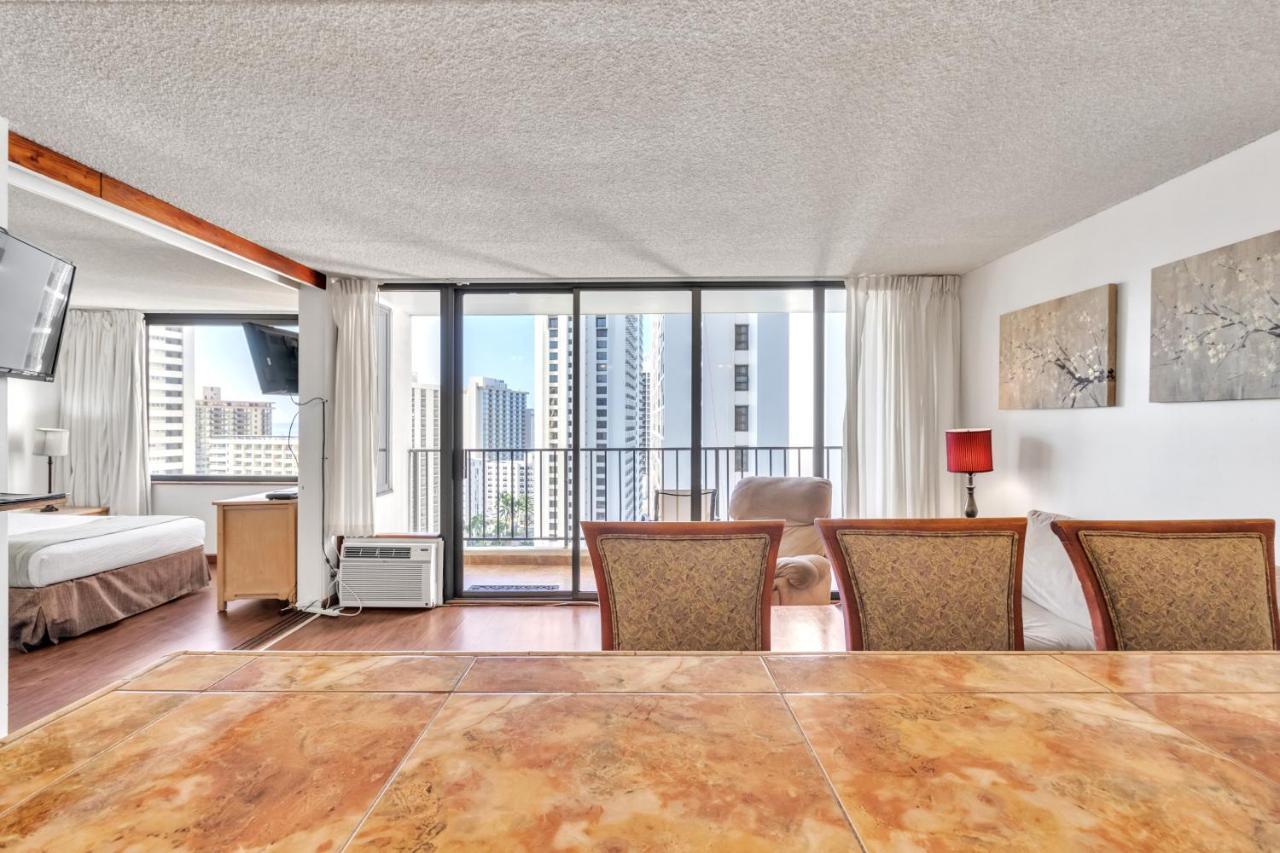 Sea View Condos At The Waikiki Banyan - Free Parking! Honolulu Luaran gambar